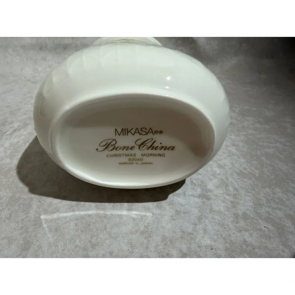 Mikasa Christmas Morning Bone China Vase B2040 Holiday‎ Tree Japan Scalloped